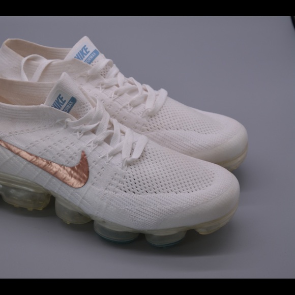 Athletic_Shoes